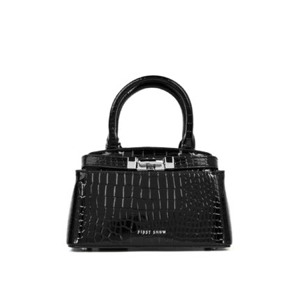 حقيبة على اليد